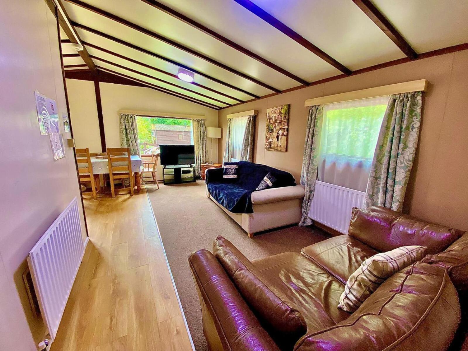 The Raddle Inn Log Cabins Croxden Buitenkant foto
